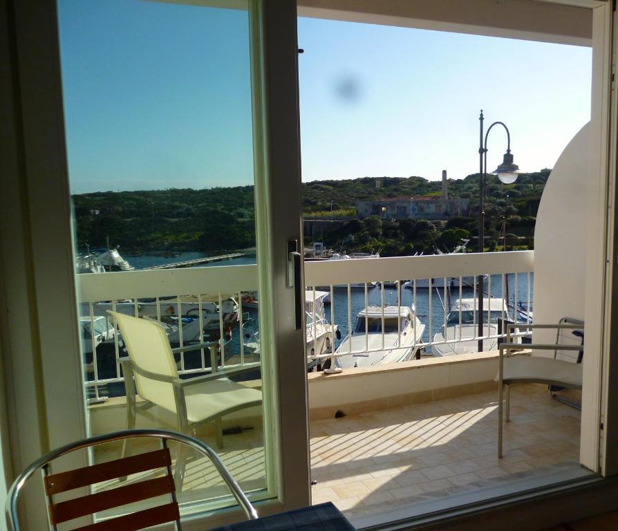 Domo Sul Porto Bed & Breakfast Stintino Bagian luar foto
