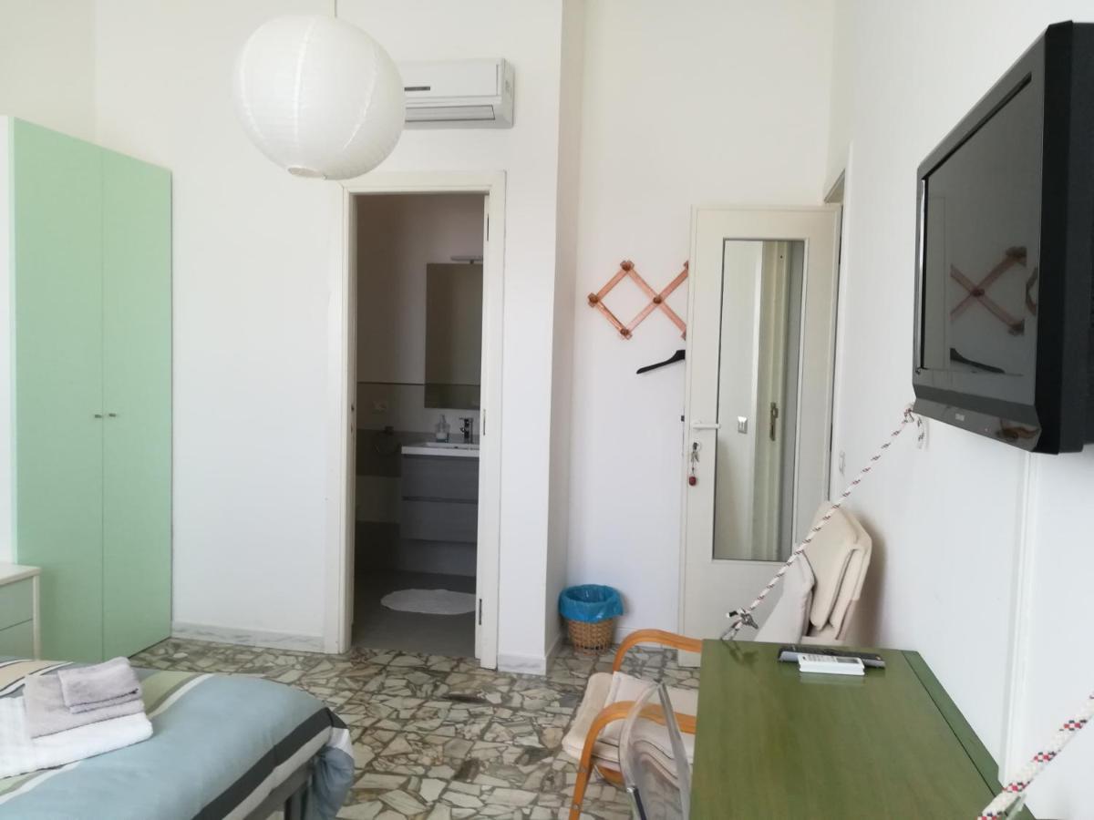 Domo Sul Porto Bed & Breakfast Stintino Bagian luar foto