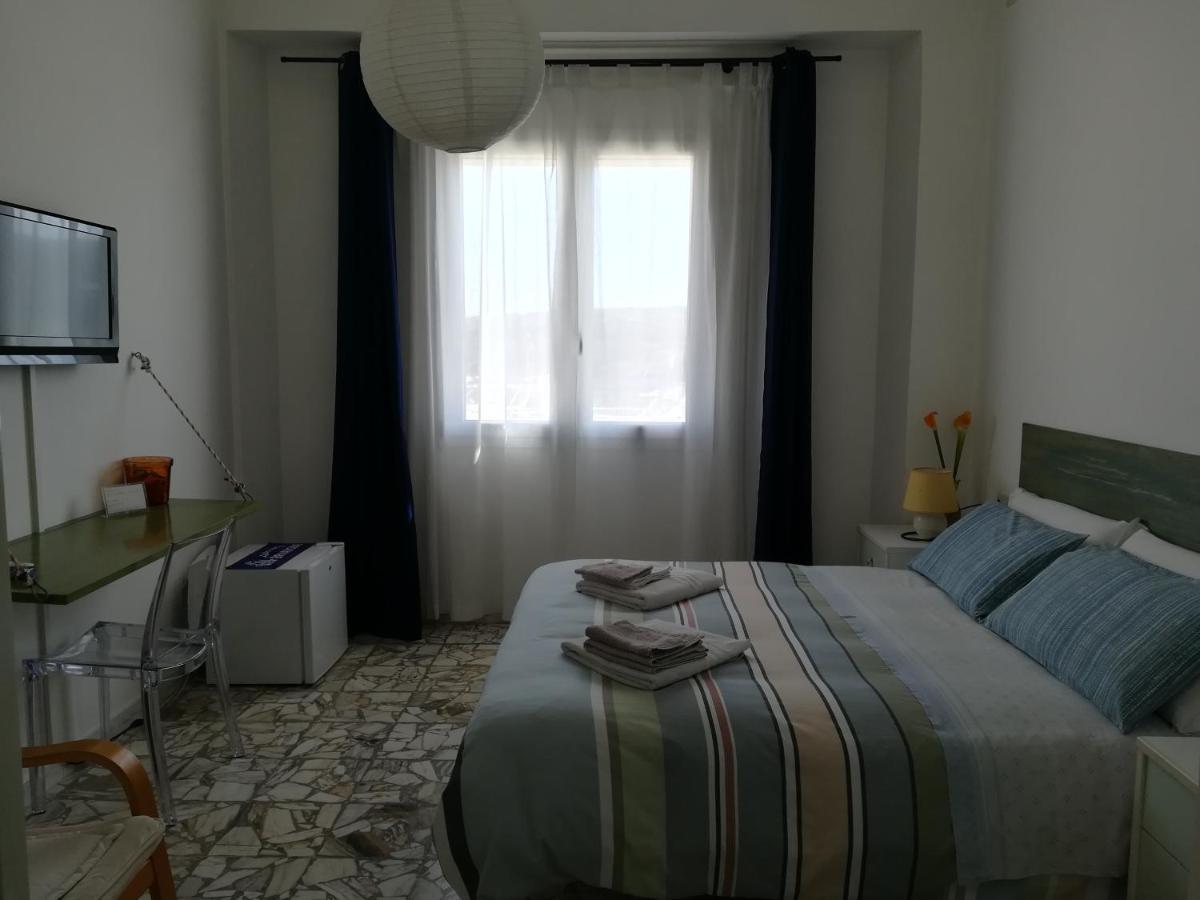Domo Sul Porto Bed & Breakfast Stintino Bagian luar foto