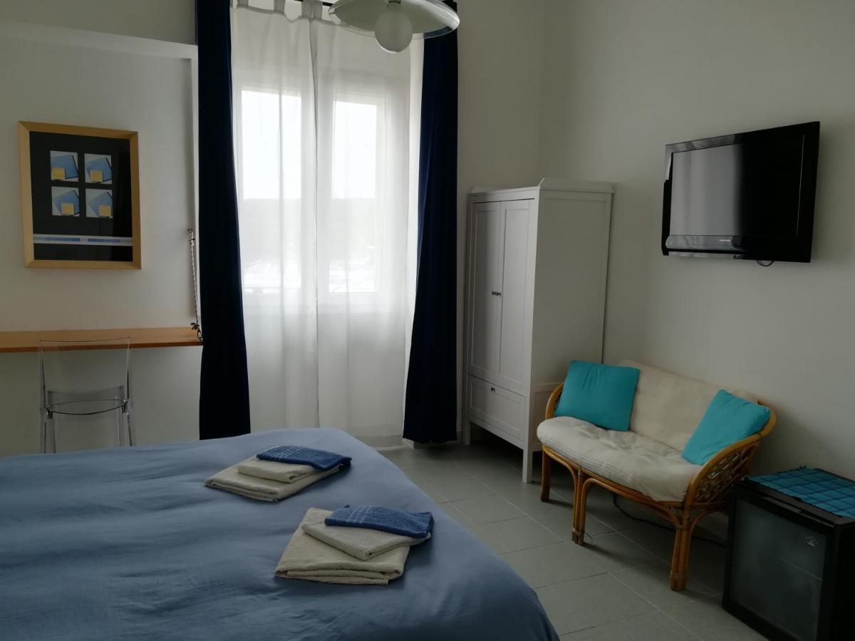 Domo Sul Porto Bed & Breakfast Stintino Bagian luar foto